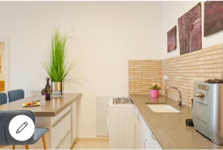 Bat Yam On The Beach Apartment Екстериор снимка