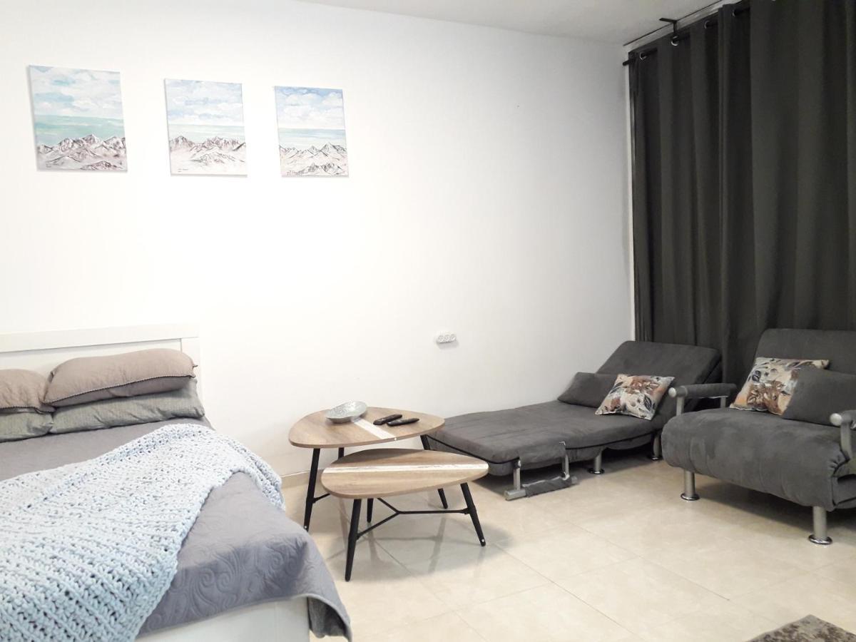 Bat Yam On The Beach Apartment Екстериор снимка
