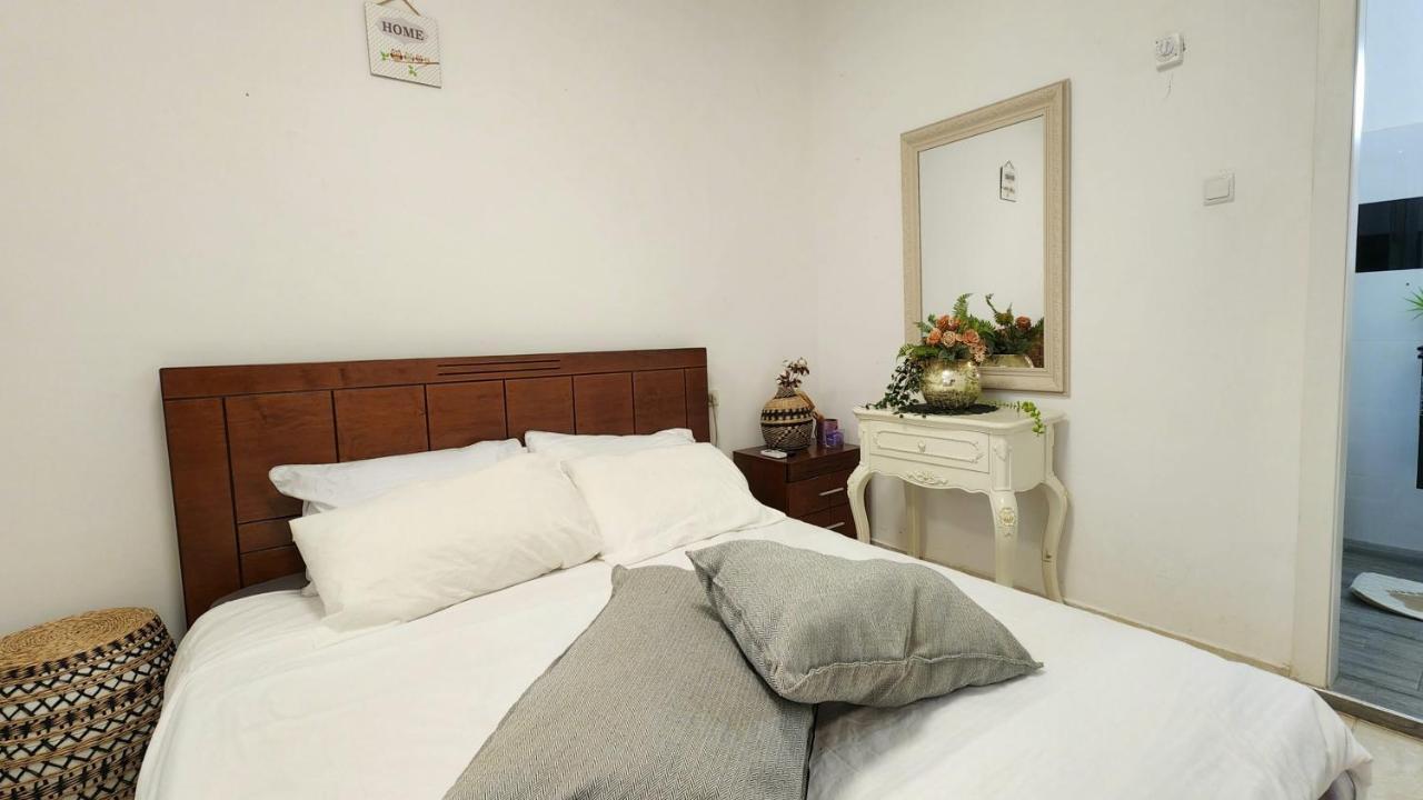 Bat Yam On The Beach Apartment Екстериор снимка