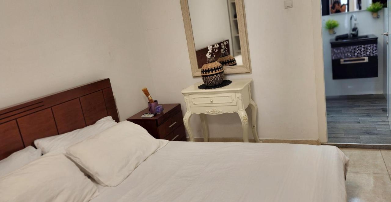 Bat Yam On The Beach Apartment Екстериор снимка